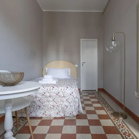 Santa Maria Novella Family In Apartment Florence