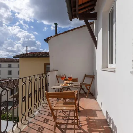Santa Maria Novella Family In Apartment *