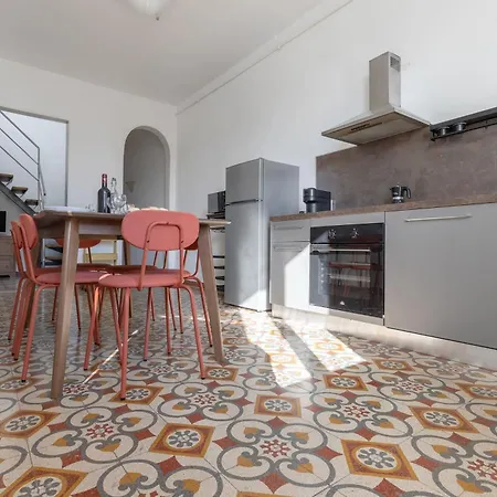 Santa Maria Novella Family In Apartment Florence