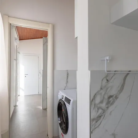 Santa Maria Novella Family In Apartment *