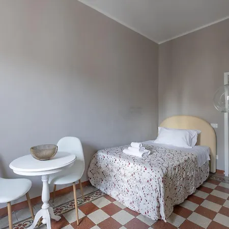 Santa Maria Novella Family In Apartment