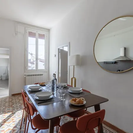 Santa Maria Novella Family In Apartment *