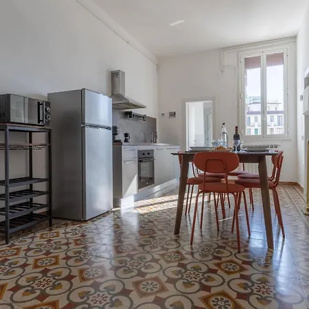 Santa Maria Novella Family In Apartment *